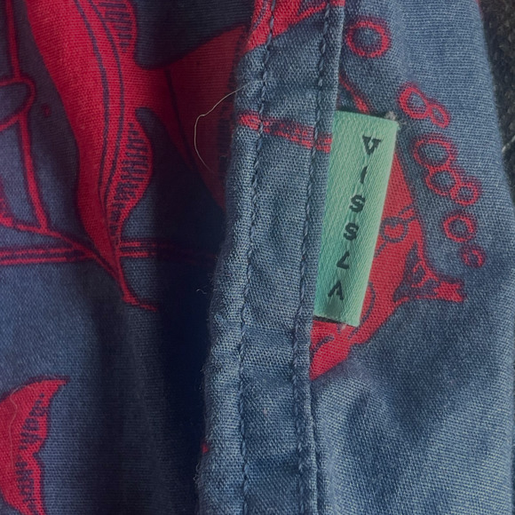 Vissla Shirt Mens Medium Blue Red Button Up Fish Print Short Sleeve Surf - Picture 5 of 14